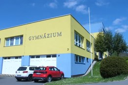 Kraj vybral firmu na opravu sportoviště gymnázia ČL