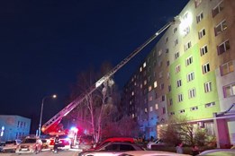 Hasiči zasahovali u požáru bytu v sedmém patře