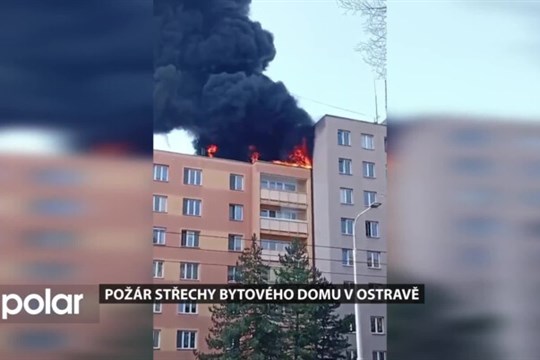 Osmipatrový dům v centru Ostravy možná začal hořet při práci dělníků na střeše
