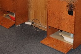 V restauraci prý usnul na záchodě, ve skutečnosti ale vykrádal automaty