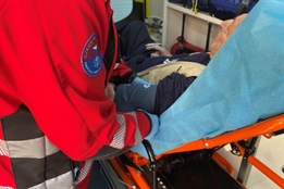 Dvoutunový předmět částečně zavalil 56letého muže v Horní Suché