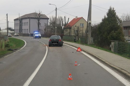 6 zraněných po srážce dvou aut v Bohumíně. Náraz odhodil Golf na chodník, kde smetl chodce