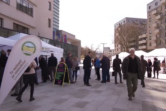 Krajskou náplavku zaplnily první velikonoční trhy