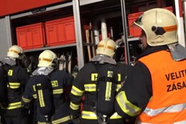 V Paskově v noci vyhořel objekt přímo naproti hasičské zbrojnici