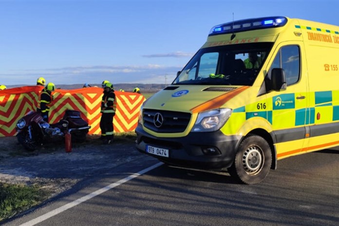 Sváteční vyjížďka pro motorkáře skončila tragickým vyjetím ze zatáčky