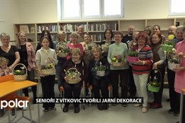 Vítkovičtí senioři tvořili velikonoční květinové košíky