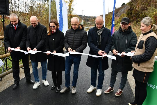 Nový úsek Vltavské cyklostezky v Českém Krumlově přináší bezpečnější a krásnější cestu podél Vltavy