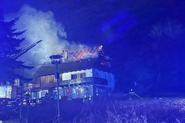 Hořela sklárna na Klatovsku známá z Policie Modrava