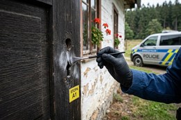 Vykrádali chalupy i úřady. Klatovská policie rozbila zlodějské duo