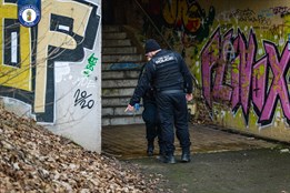 Od nepojízdného auta k detekci stříkaček: Reportáž z jedné hodiny plzeňských strážníků