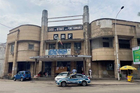 Linda Piknerová: Africká ropa a evropská superauta aneb prezidentem v Kongu navždy