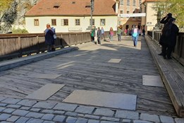 V Č. Krumlově začínají přípravné práce na rekonstrukci Lazebnického mostu, v korytě řeky se vybuduje příjezdová cesta pro zásobování stavby