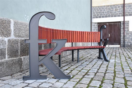 V Písku mají novou lavičku, která odkazuje na Křižíka