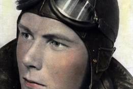 Narodil se na Plzeňsku, za války bojoval u RAF, po válce ho komunisti zavřeli. Teď má vzniknout jeho muzeum