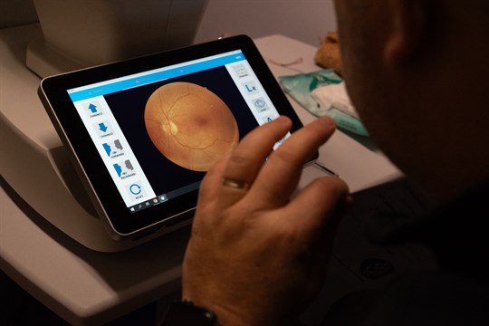 Mobilní ambulance odhalila u více než 20% návštěvníků problémy na sítnici