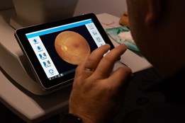 Mobilní ambulance odhalila u více než 20% návštěvníků problémy na sítnici