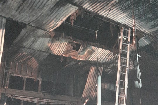 Druhý stupeň poplachu a miliony v plamenech. Hasiči bojovali s požárem u Krasíkova