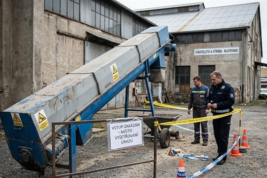 Tragédie na Klatovsku má dohru: Patnáctiletý chlapec, kterému stroj utrhl ruku, pracoval načerno