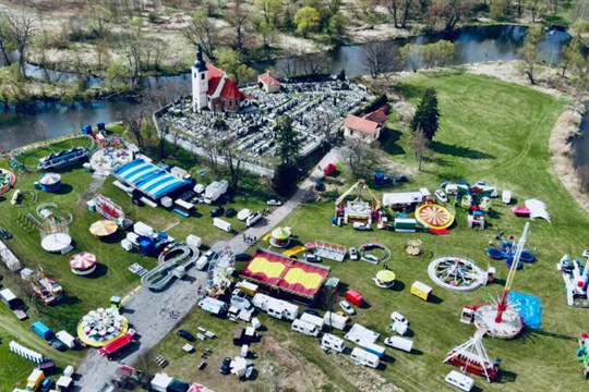 Sezóna kolotočů startuje: Pouť u sv. Jiří v Plzni slibuje adrenalin i tradiční rodinnou pohodu