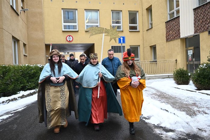Koledníci Tříkrálové sbírky v Karlových Varech.