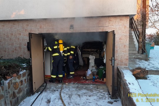 Při požáru kotelny rodinného domu na Rokycansku se zranil jeden člověk