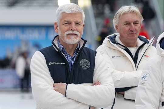 Prezident Pavel skóroval na Olympijském festivalu. Vyzkoušel si i curling a biatlon