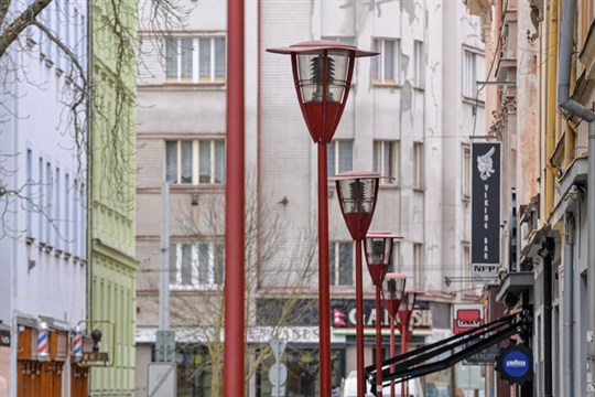 Miliardová proměna plzeňských ulic: Nové osvětlení ušetří polovinu nákladů a omezí světelný smog