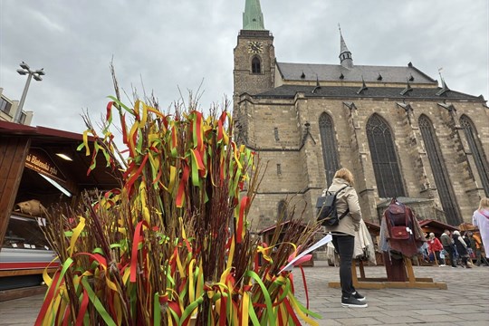 Plzeň se chystá na svátky jara: Na trzích nebudou chybět pletené pomlázky ani medovina