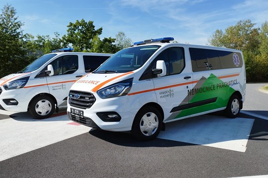Prachatická nemocnice pořídila další dva zbrusu nové sanitní vozy