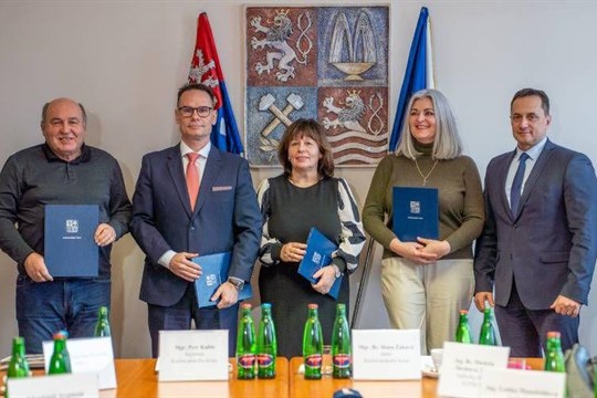 Řemeslo má budoucnost: Karlovarský kraj obnovuje sklářské a keramické obory 