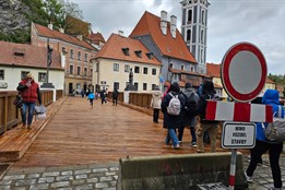 Lazebnický most v Českém Krumlově je otevřen pro pěší