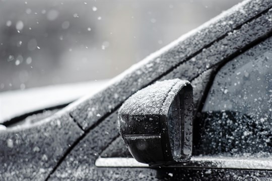 Krušné ráno v Karlovarském kraji: Kamiony zablokovaly tah na Prahu, serpentiny ovládla ledovka