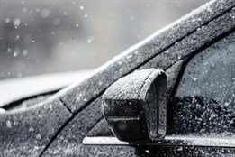 Krušné ráno v Karlovarském kraji: Kamiony zablokovaly tah na Prahu, serpentiny ovládla ledovka