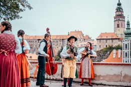 Folklor, hudba a tradice ožijí v Českém Krumlově. Svatováclavské slavnosti se blíží