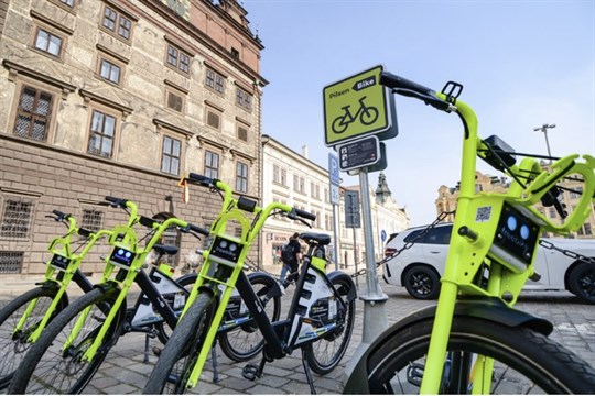 Peklo, nebo spása? Plzeňská elektrokola Pilsen Bike rozdělila město na dva tábory