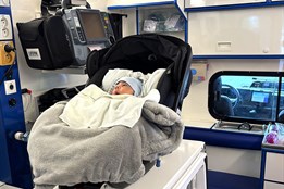 Nemocnice České Budějovice jako první v republice zajišťuje specializovaný transport malých kojenců pomocí systému pro komplexní resuscitační péči