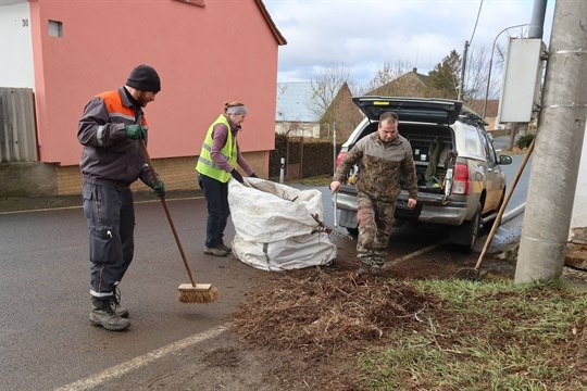 Poslové jara jsou tu. Na západ Čech dorazili první čápi, letos neobvykle brzy