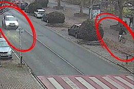 VIDEO: Řidič v Plzni pronásledoval své ukradené kolo. Jel na něm cizí muž