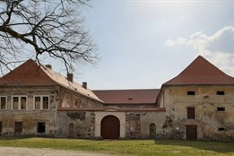 Zámek, který měl zmizet z mapy: Country bál ve Staňkově pomůže s opravou Čečovic