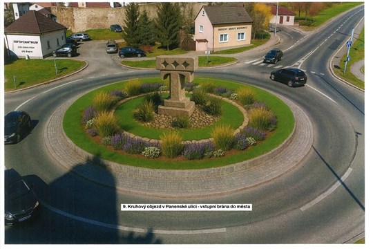 Obyvatelé Tachova rozhodli: Vstupní bránu do města ozdobí vylepšený kruhový objezd