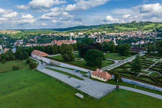 Za parkování v Českém Krumlově lze nyní platit i kartou, připravuje se také mobilní aplikace