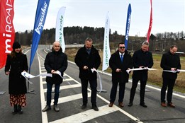 Obchvat Kaplice byl dnes slavnostně otevřen. Nová komunikace přináší zklidnění dopravy v centru města